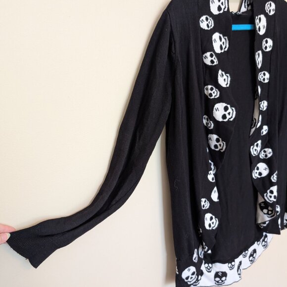 Hot Topic black & white skulls open front high low hooded cardigan L - Picture 3 of 12